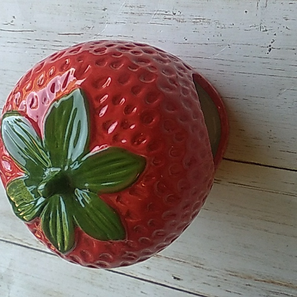 Small Pet  strawberry hideout Hamster, Guinea Pig, - Picture 2 of 5